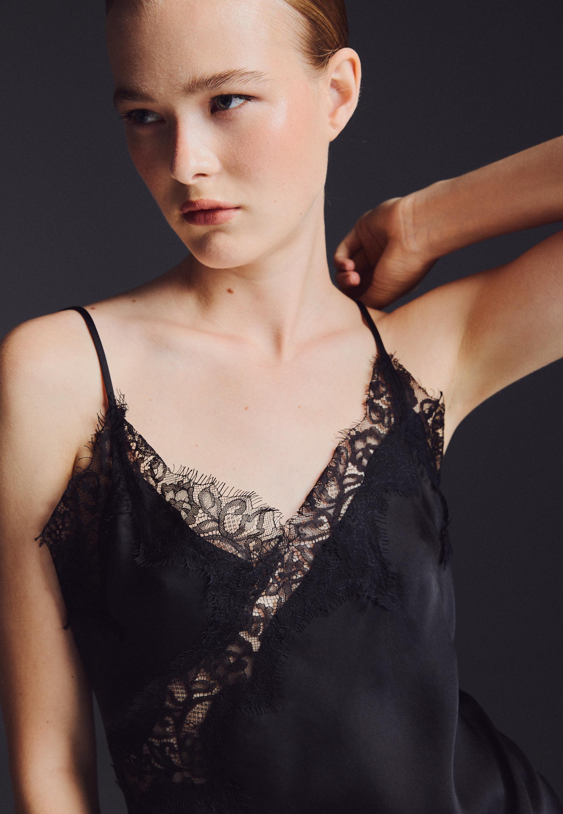 Asymmetric lace camisole top - Women's fashion | Stradivarius