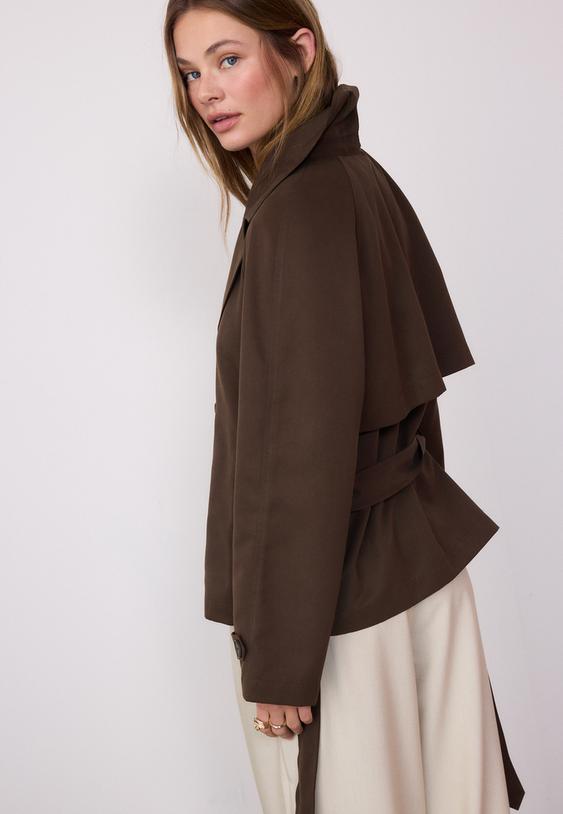 korte soepelvallende trenchcoat met ceintuur