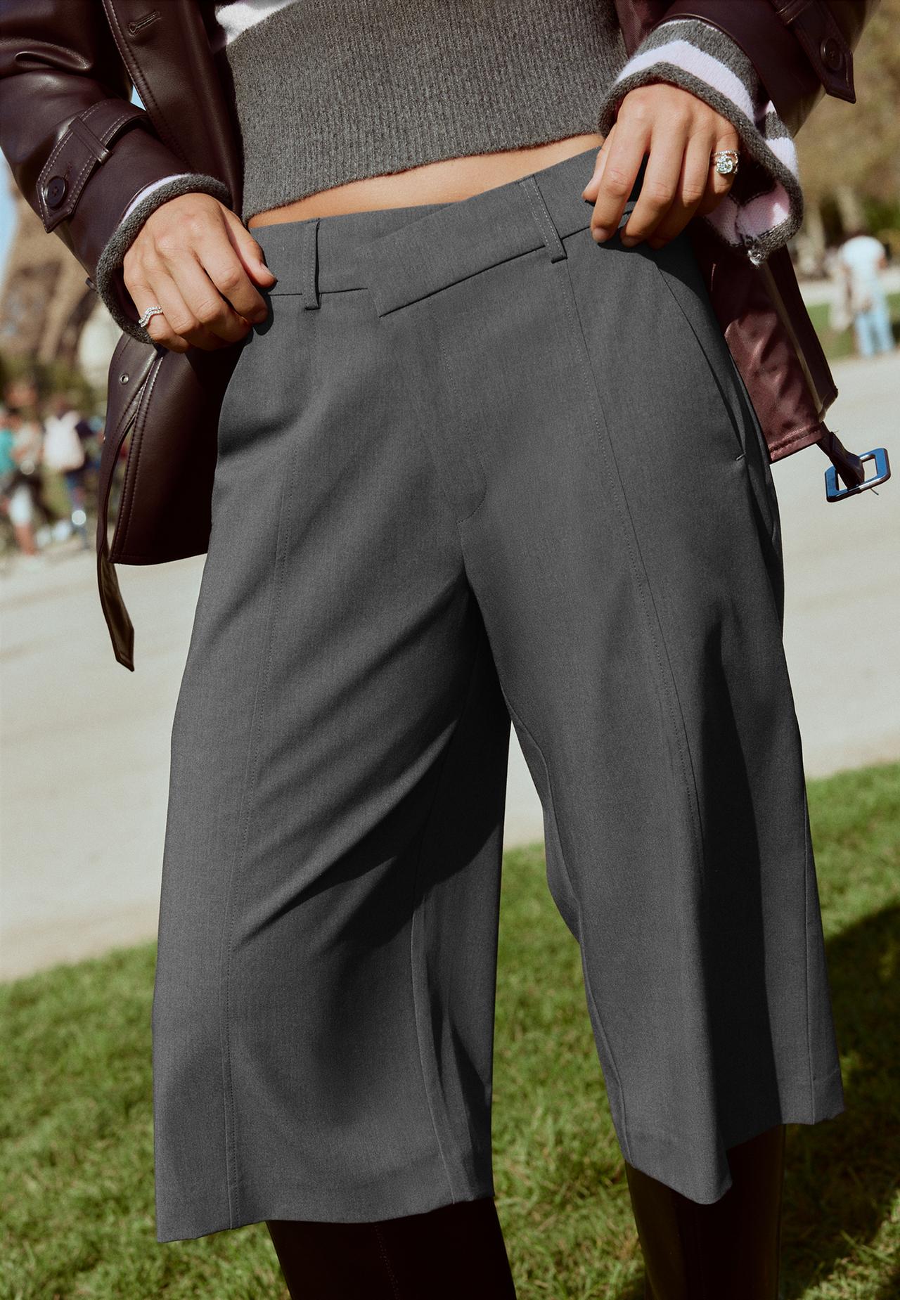Cross-waist smart Bermuda shorts — Dark grey
