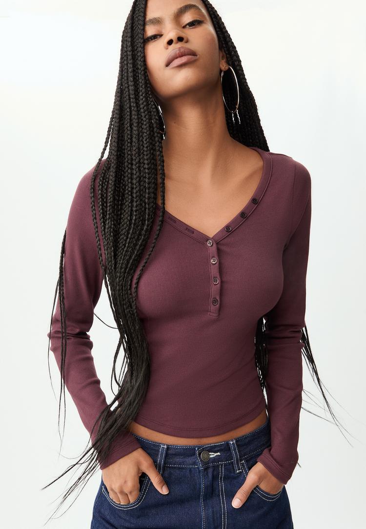 blouse with buttons
