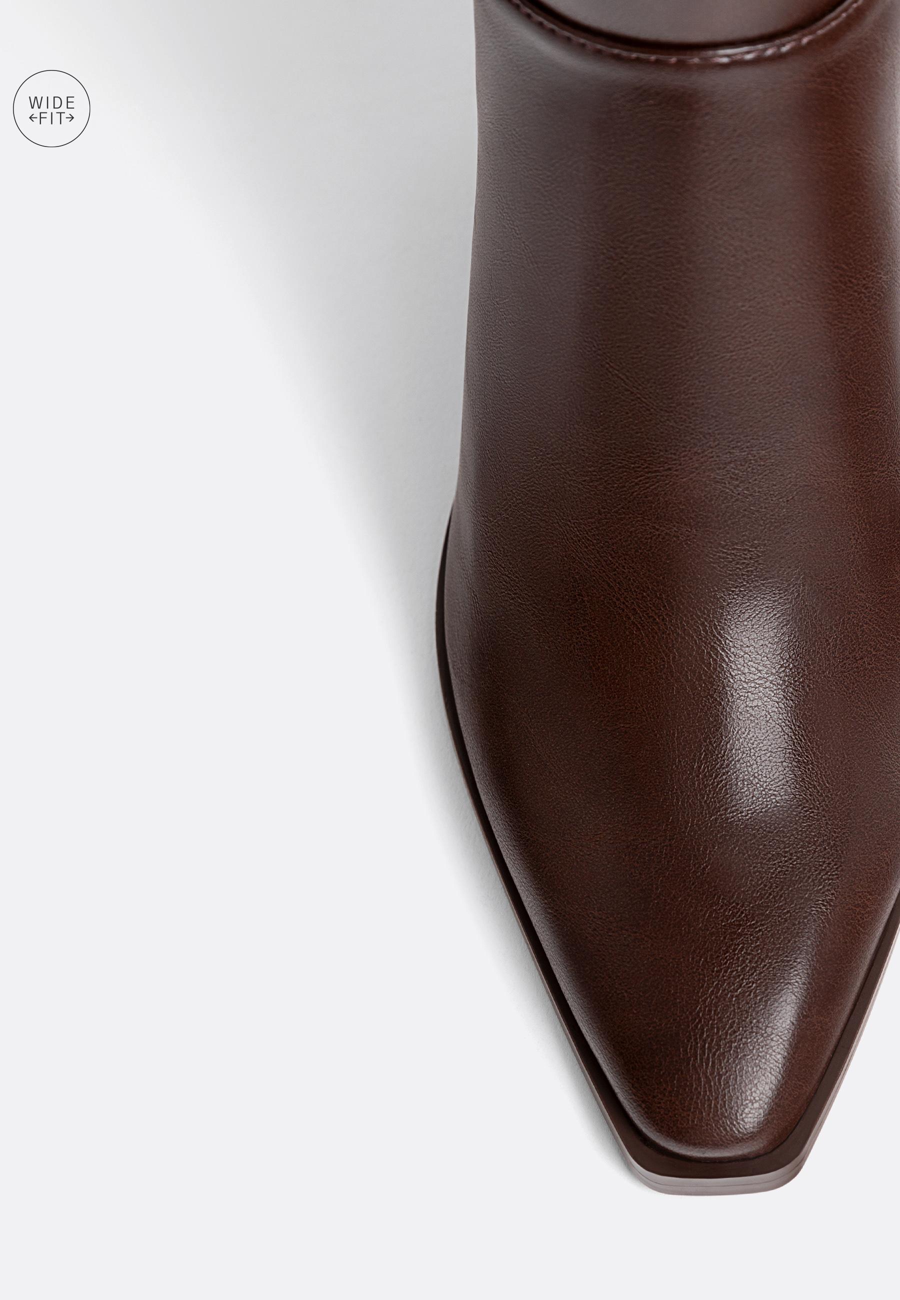 High-heeled boots — BROWN