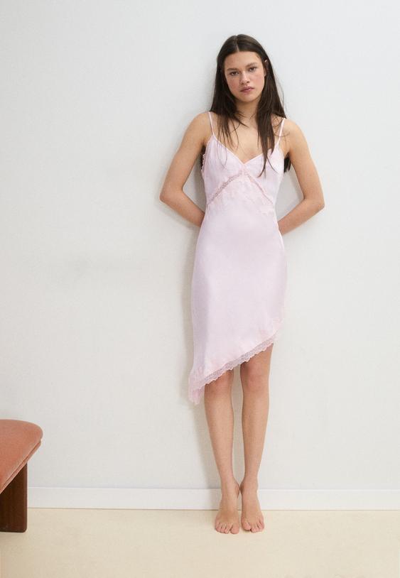 Къса Сатинирана Асиметрична Рокля