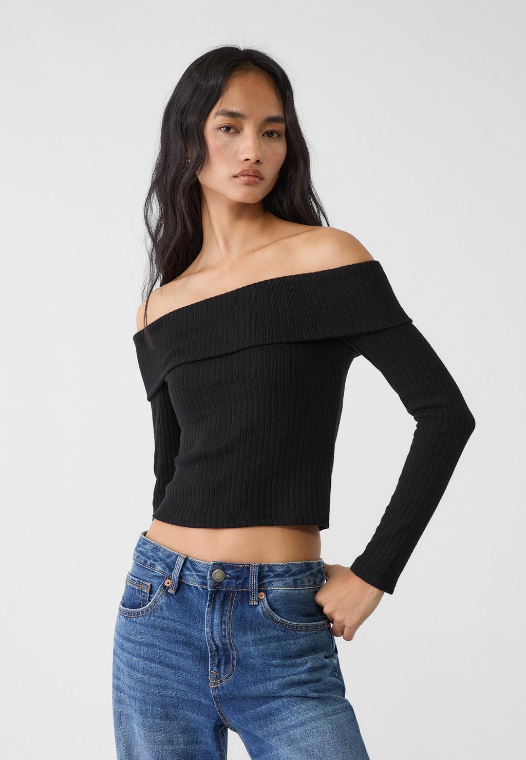 Off-the-shoulder T-shirt