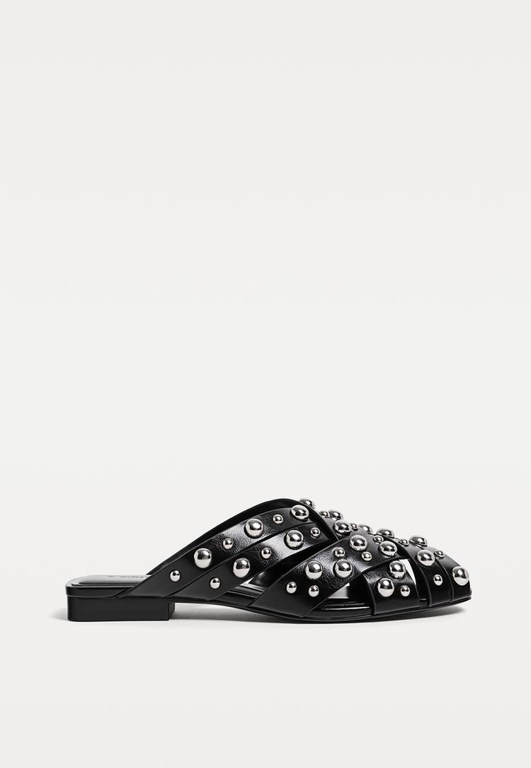 zapatos planos destalonados tachas