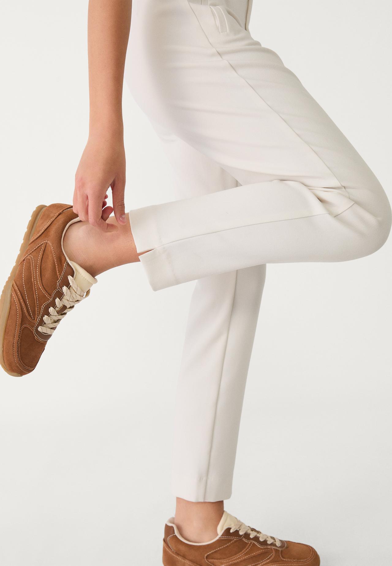 Darted smart trousers — Ecru