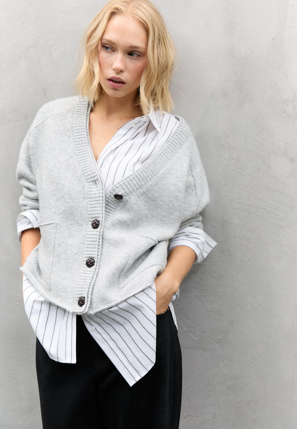 Cardigan con doppio collo a V