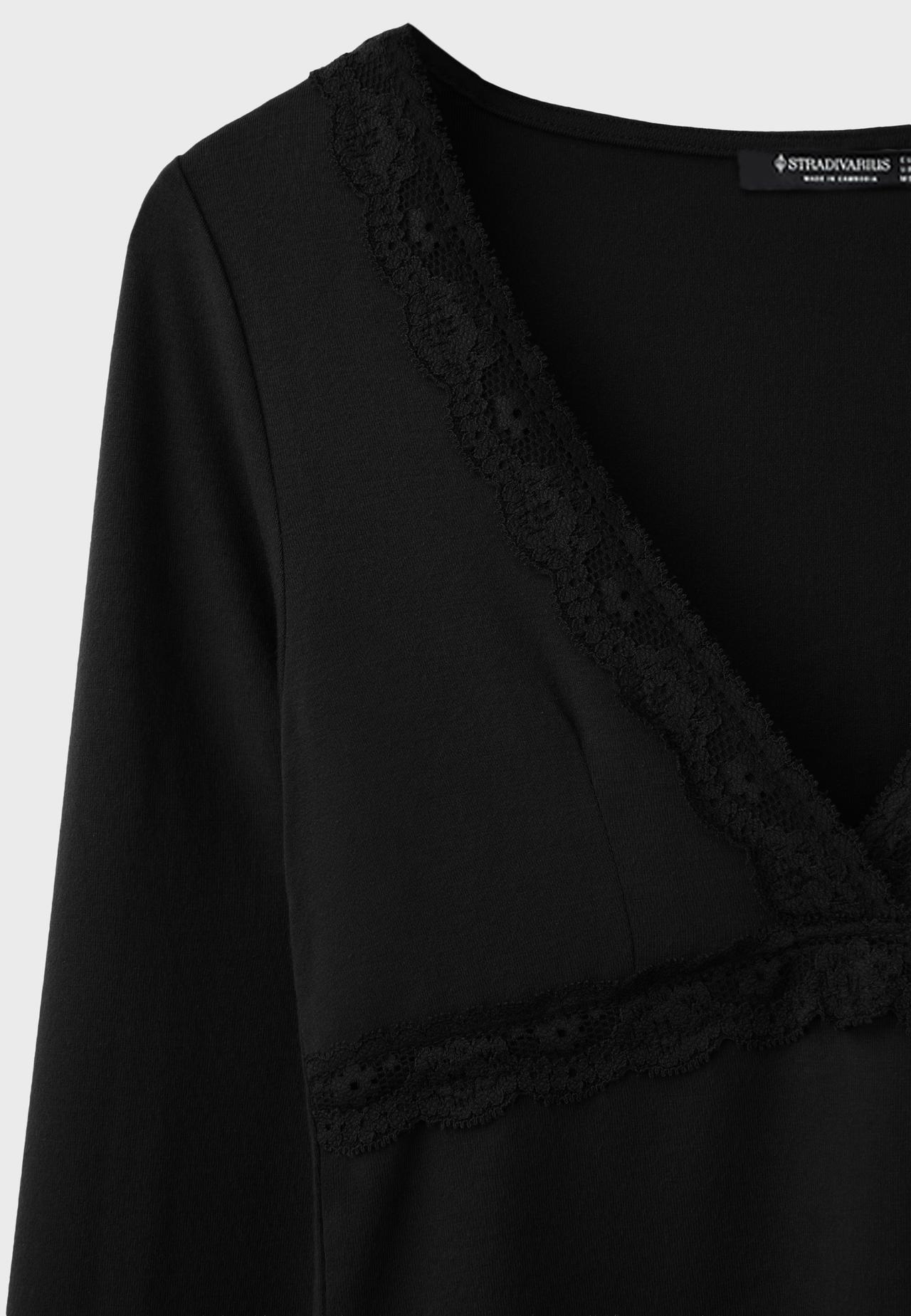 Long sleeve lace V-neck top — Black