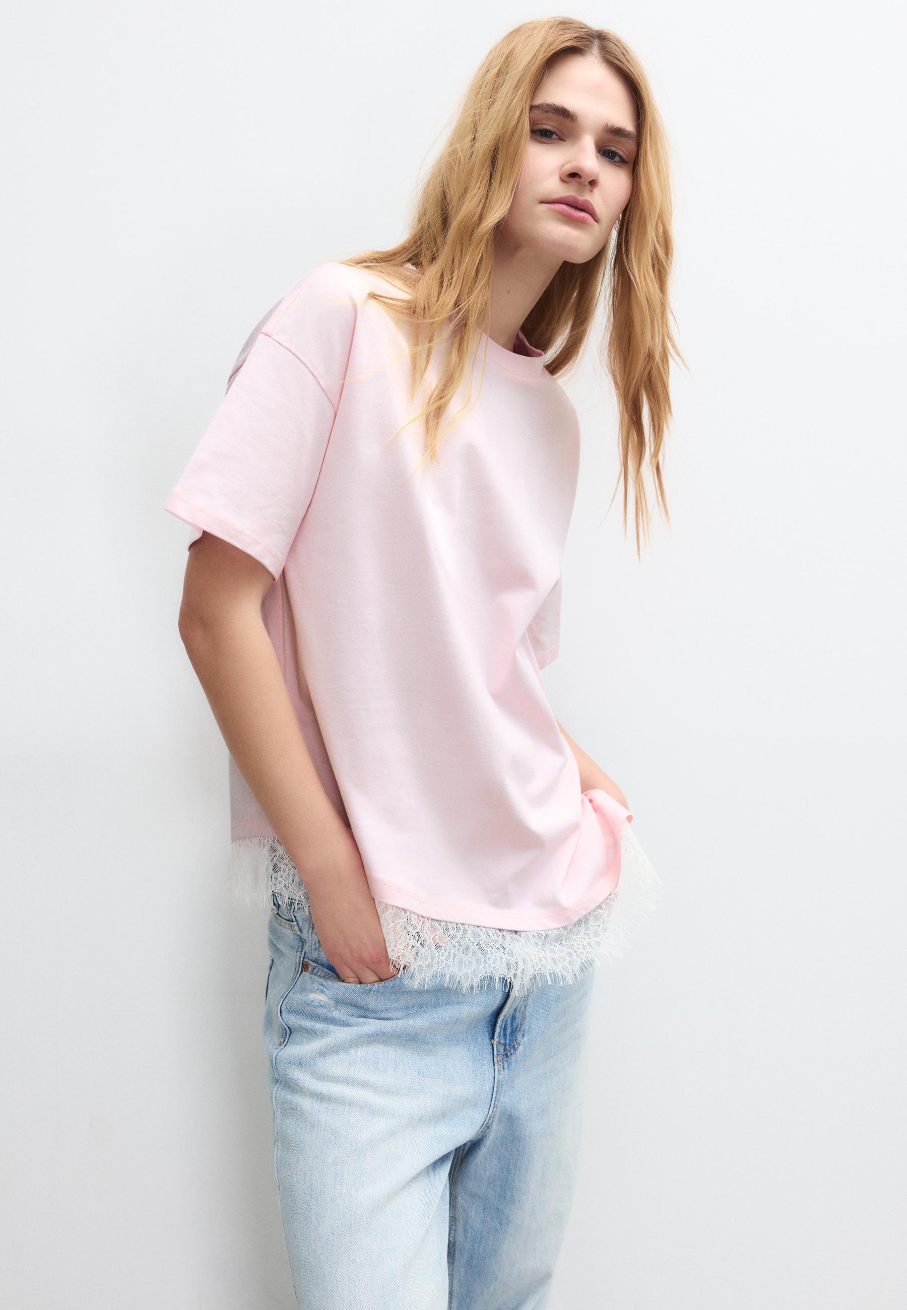 Short sleeve T-shirt with lace hem - Women's fashion