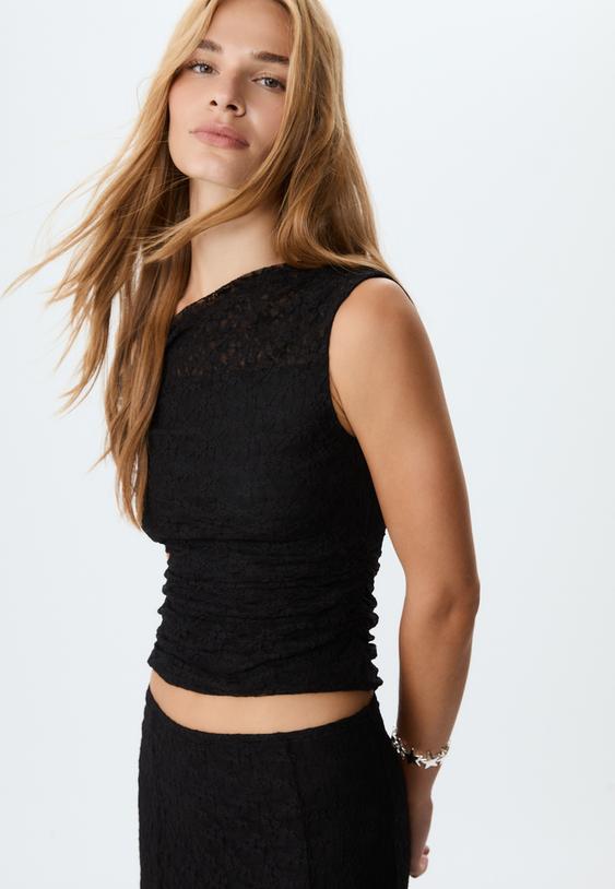 asimetrik dantel tisort