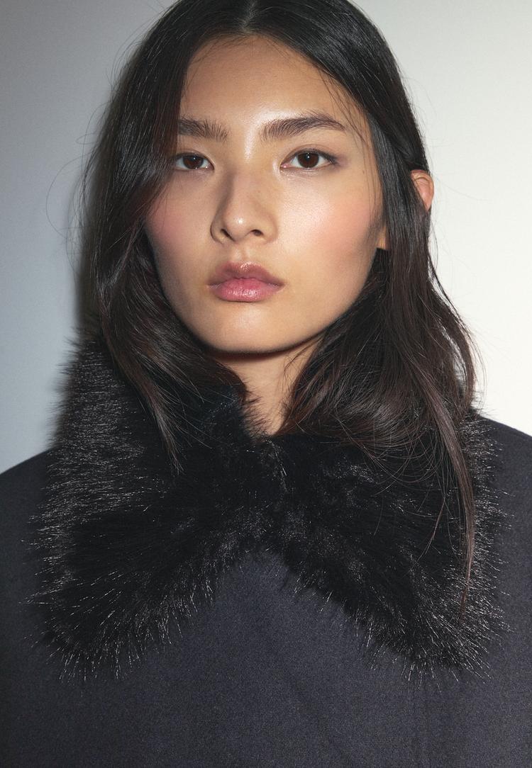 coat with faux fur collar with felt texture