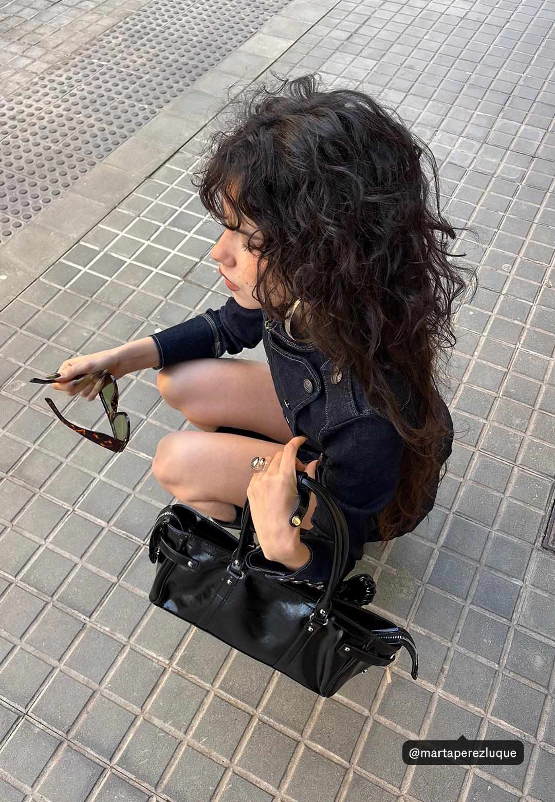 Heart detail shoulder bag — Black