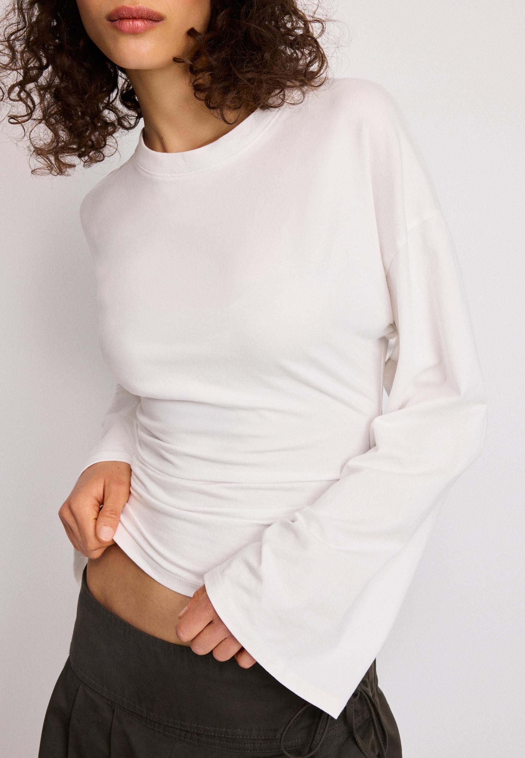 B11 Japanese-inspired long sleeve fitted waist T-shirt — Ecru