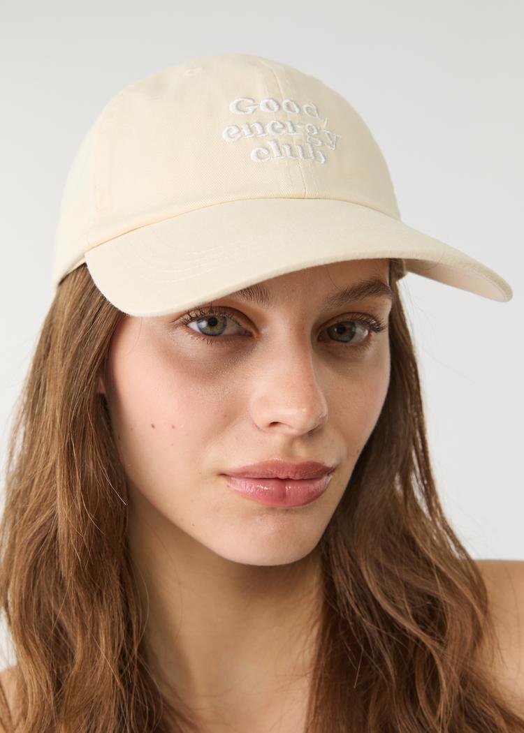 gorra texto bordado