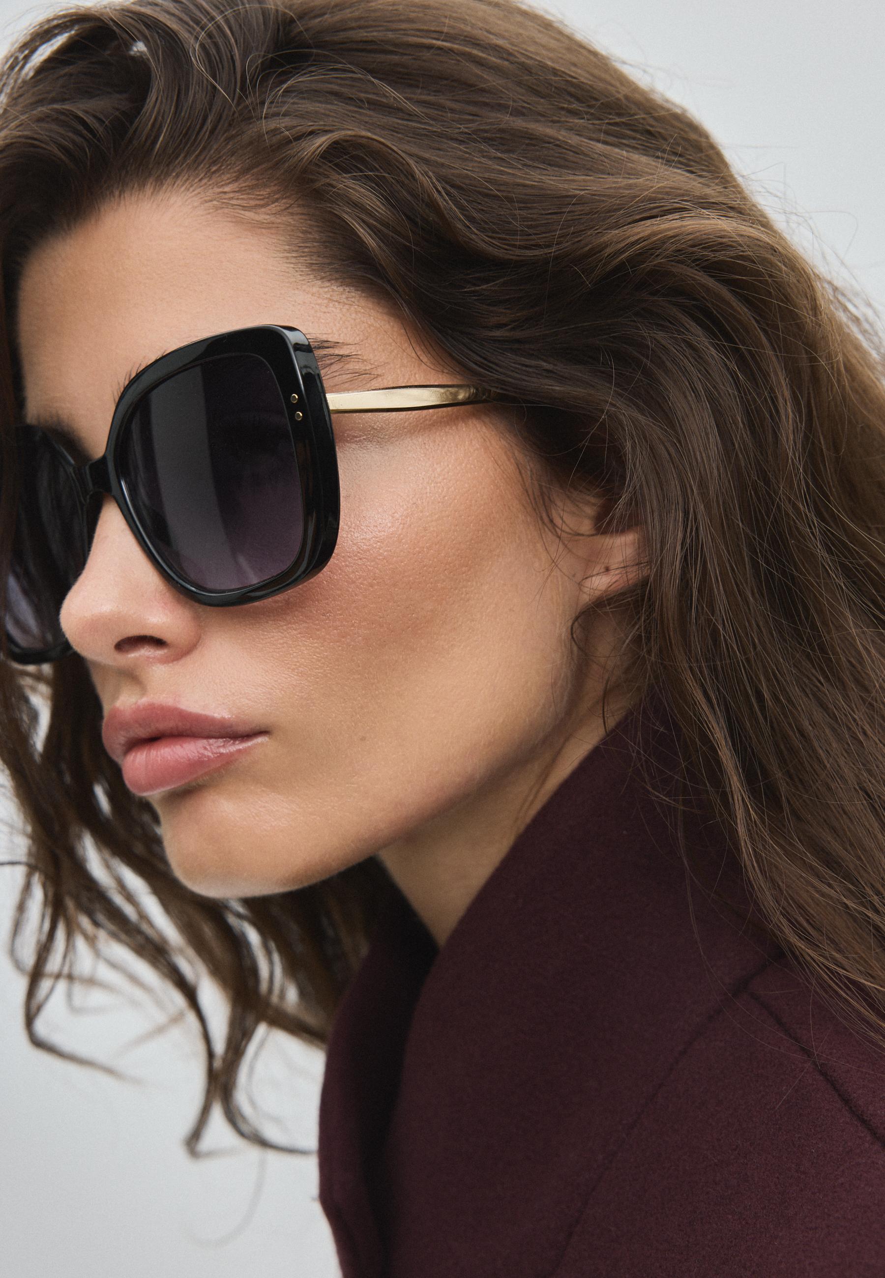 Large square sunglasses — Black