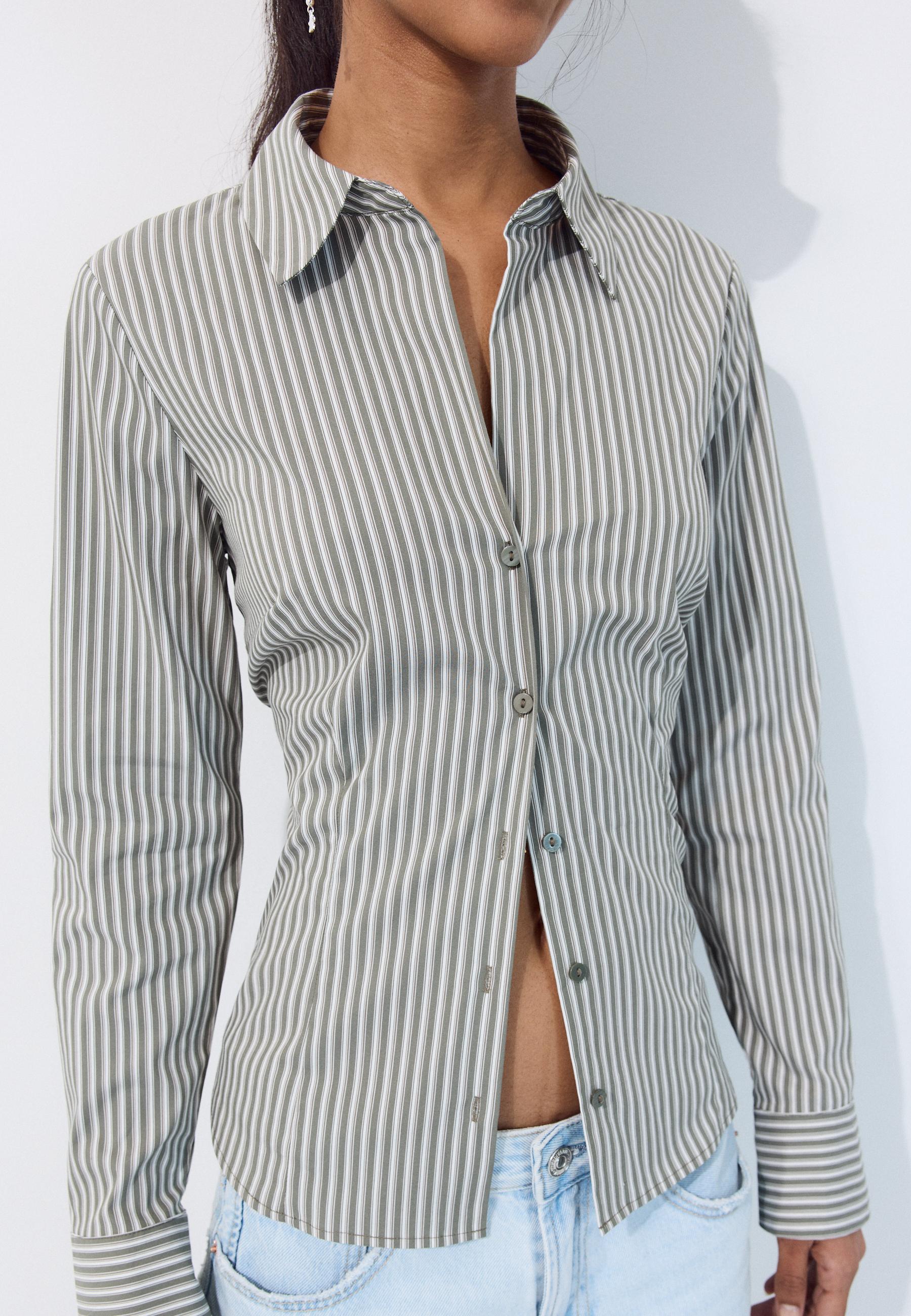 Fitted basic shirt — Khaki