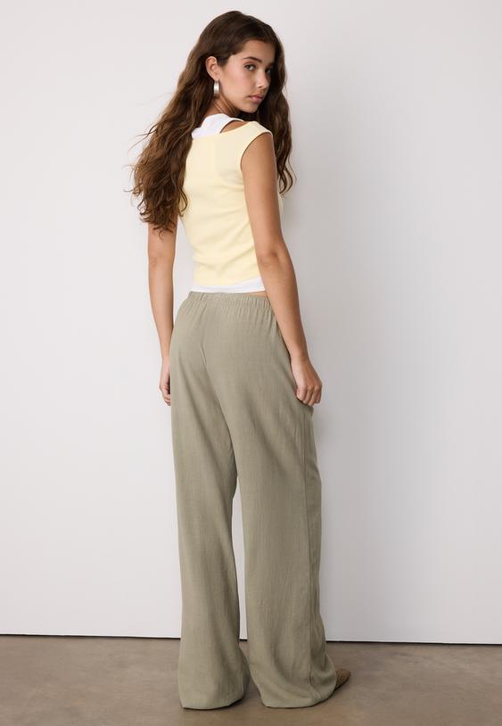 Stradivarius Flowing Linen-Effect Trousers Khaki Xs