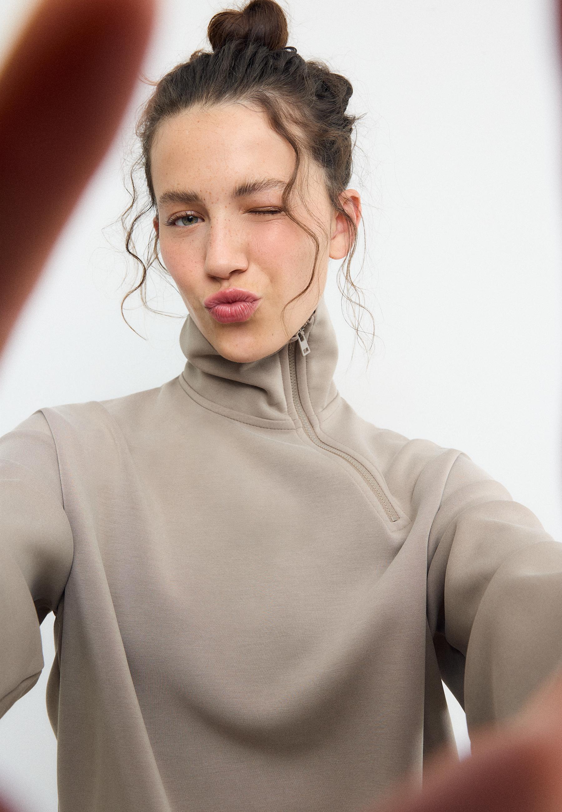 Soft-touch sweatshirt with side zip — Beige