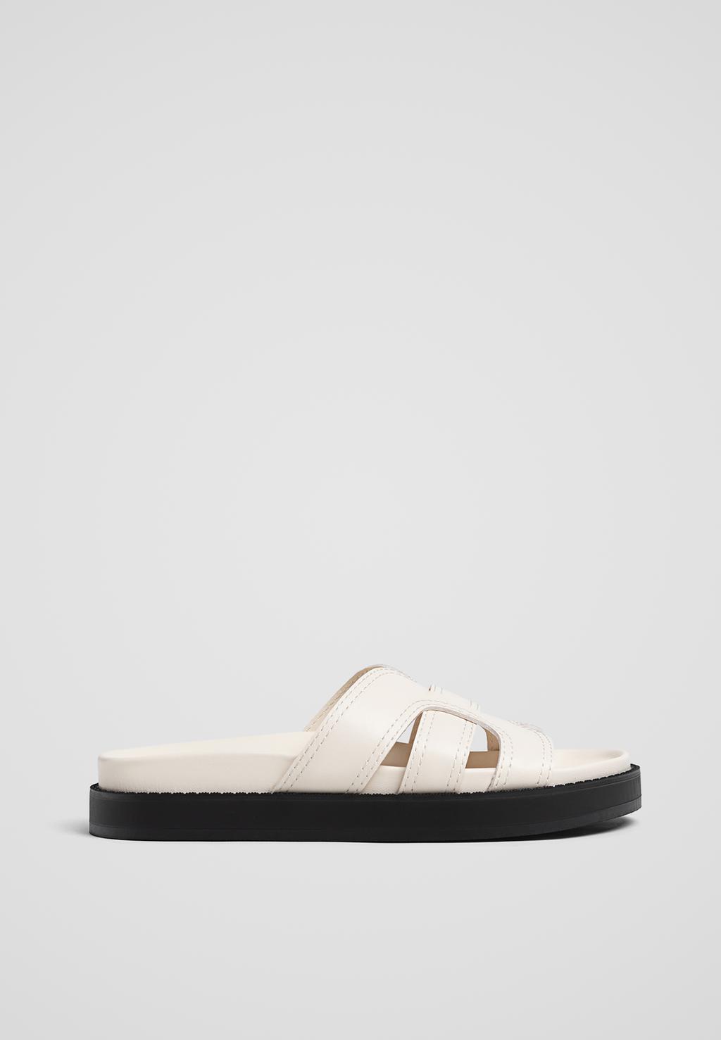 Casual flat sandals