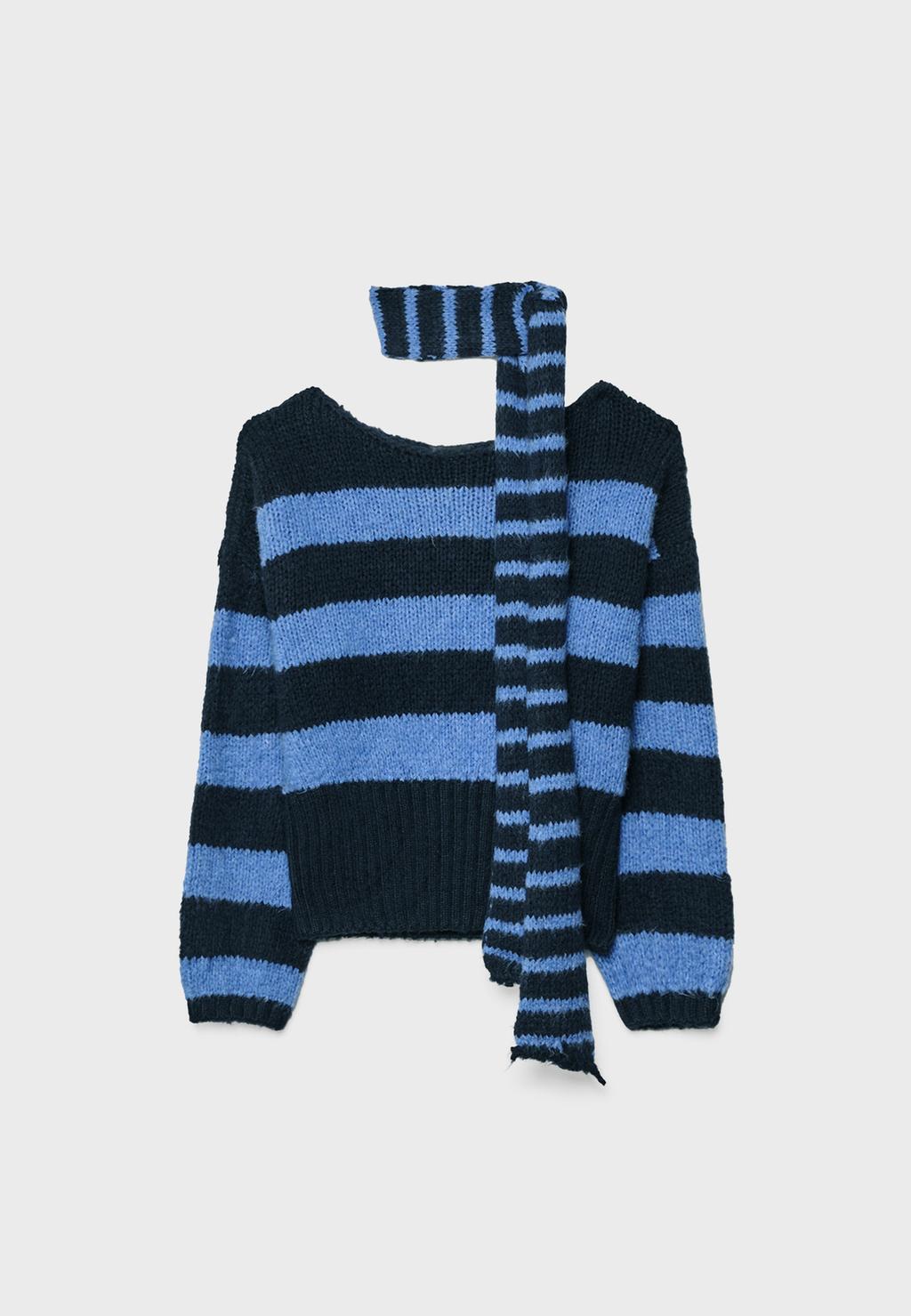 Maglia a righe con scollo a barchetta e sciarpa