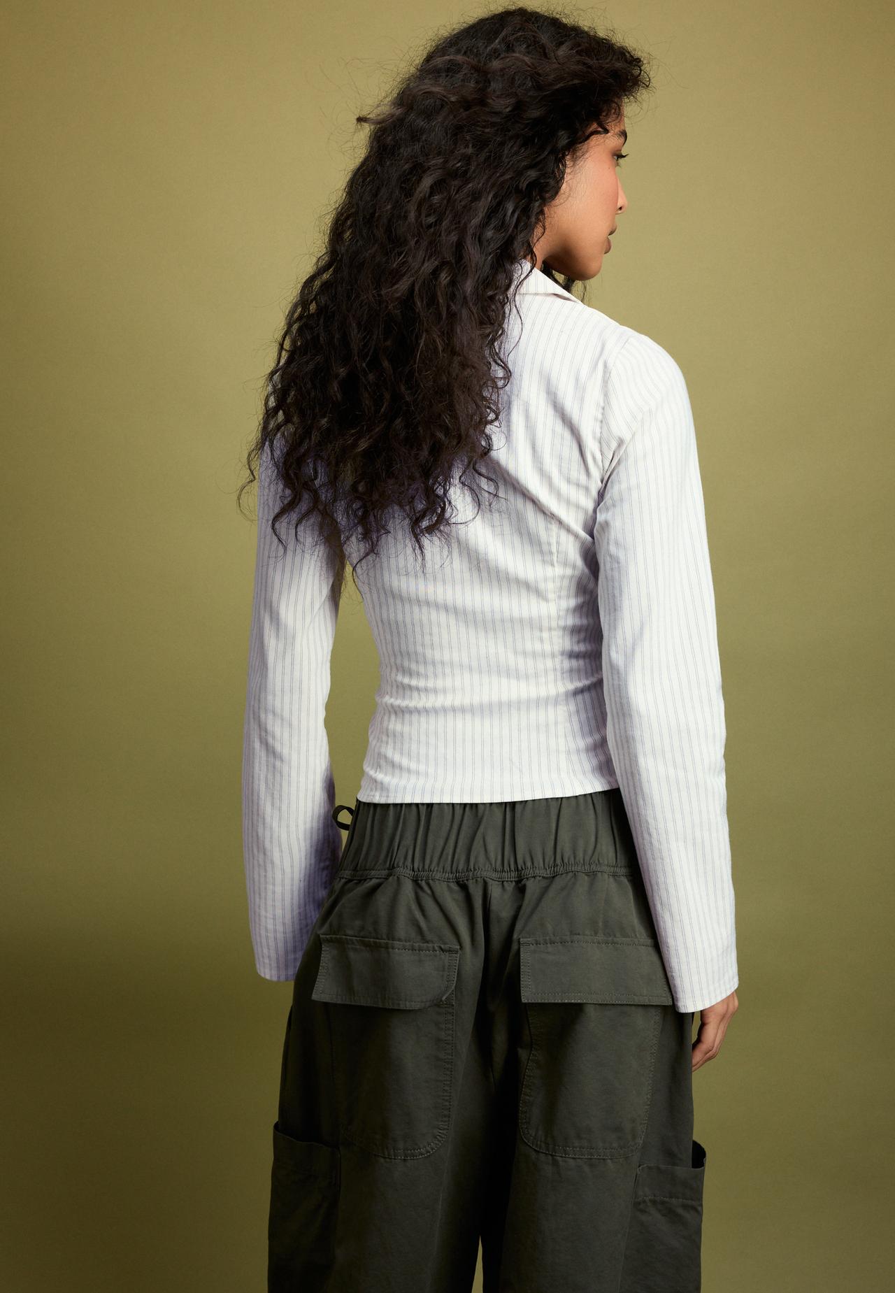 V-neck gathered shirt — Ecru