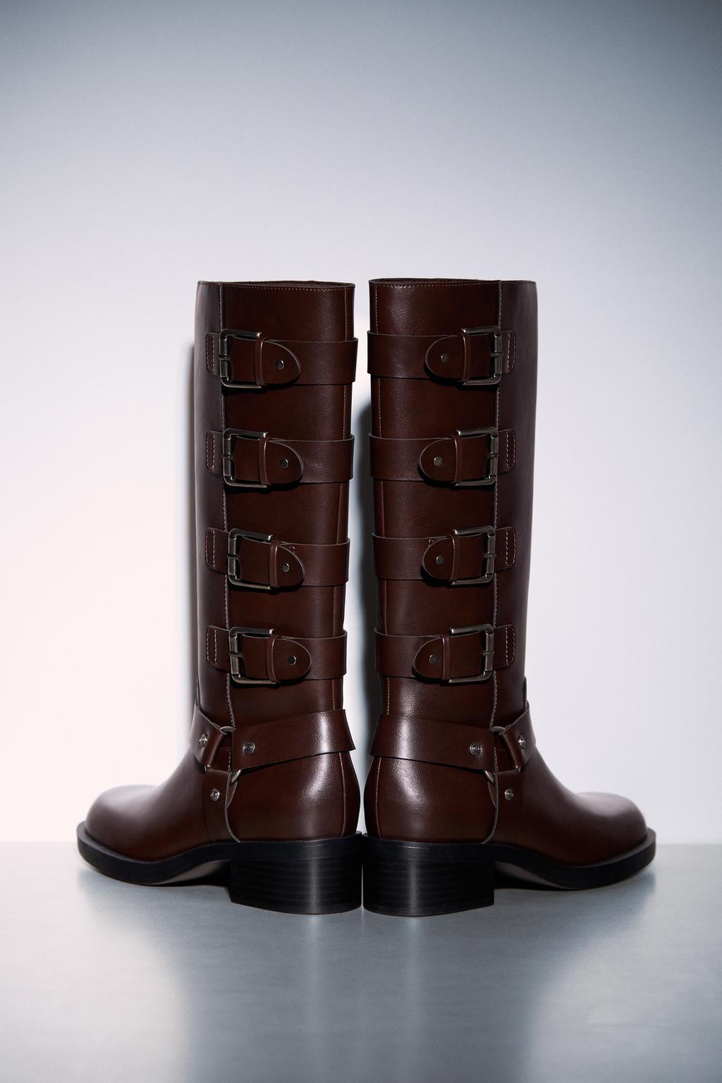 Flache Bikerstiefel mit Schnallen