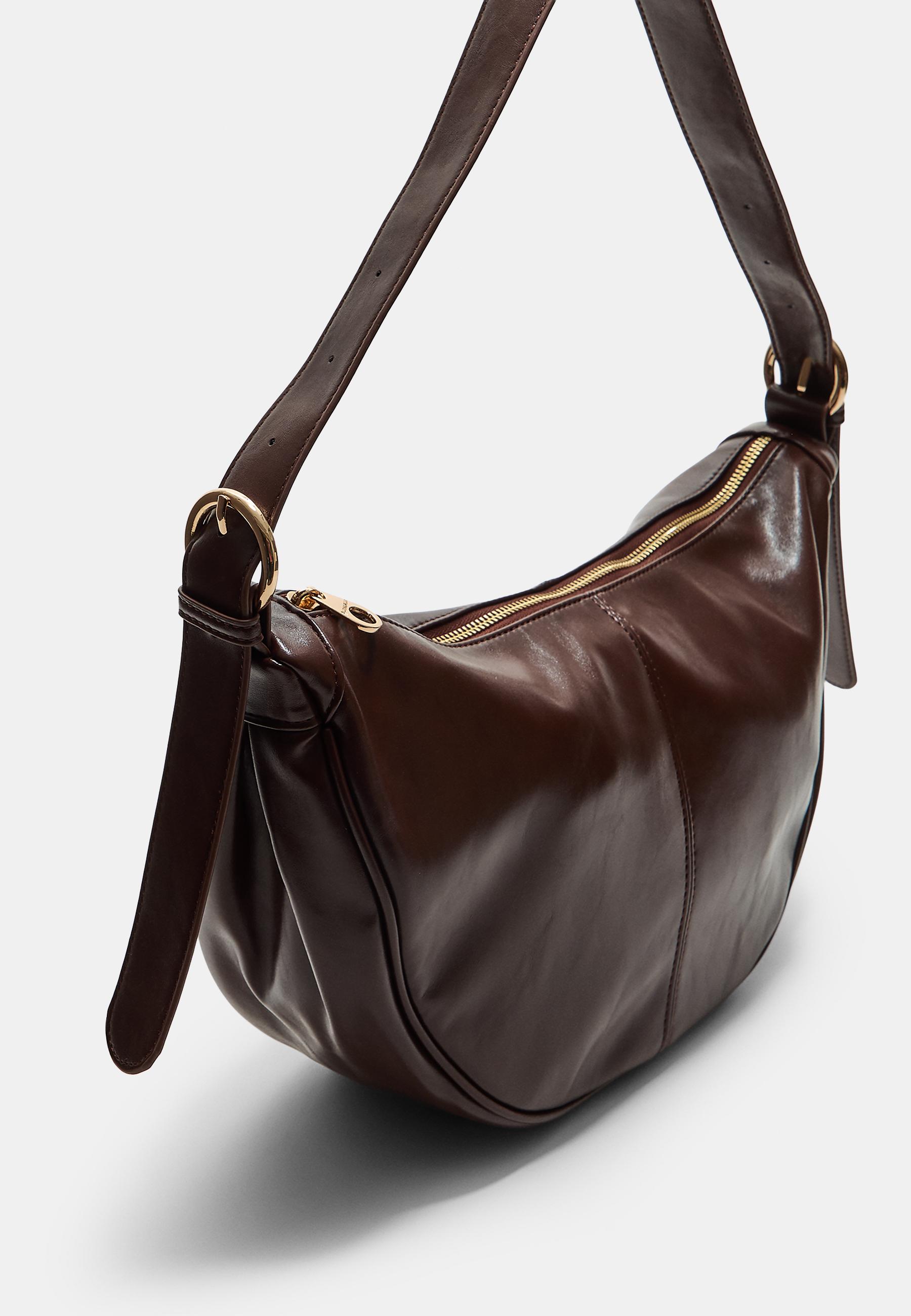 ★TOUT Y EST★ Faux leather shoulder moon bag VIAZB7001 Faux leather moon bag - Women's fashion | Stradivarius Worldwide