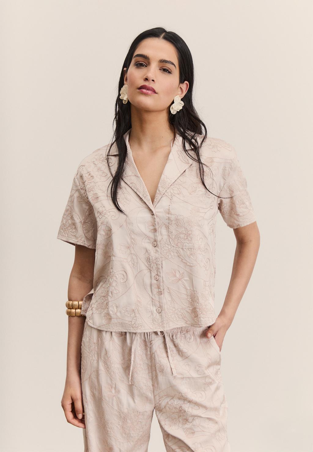 Embroidered short sleeve shirt