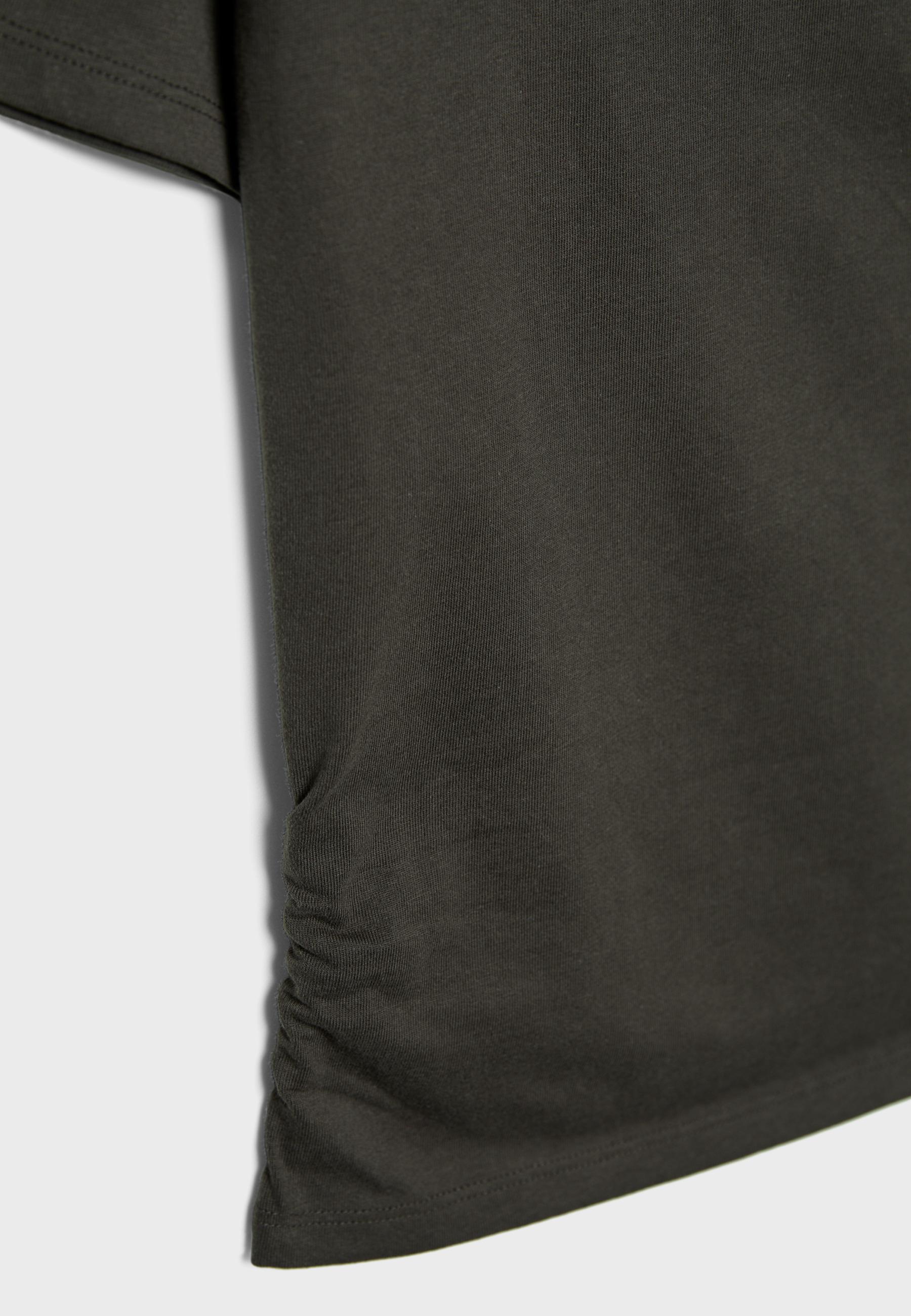 Short sleeve boat neck T-shirt with gathers — Brown