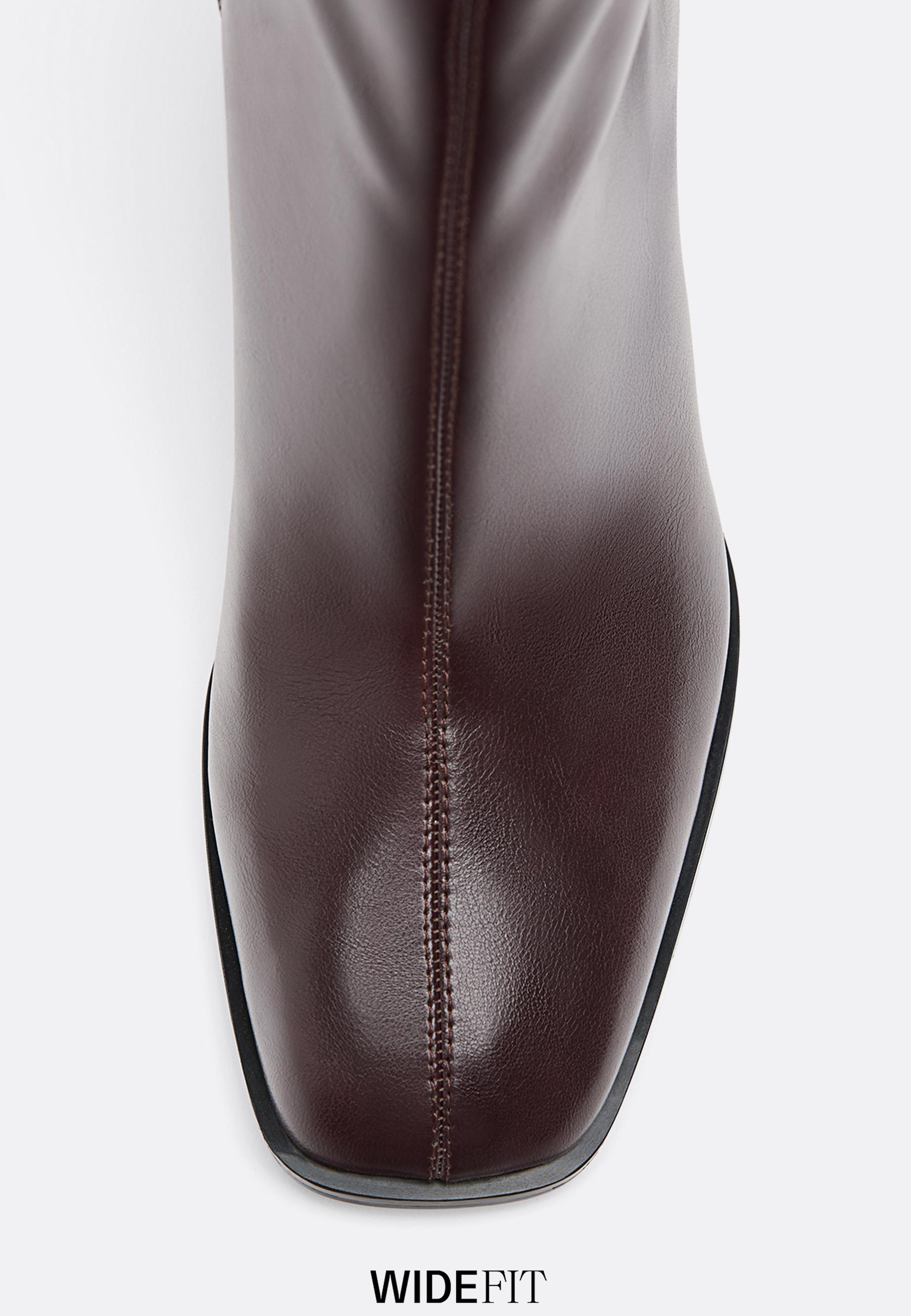 WIDE FIT. Mid-heel boots with stretch legs — BURGUNDY