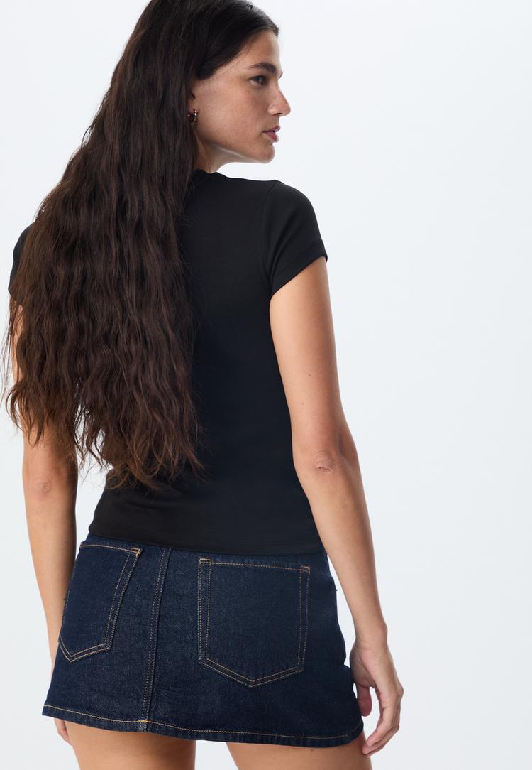 camiseta fitted texto