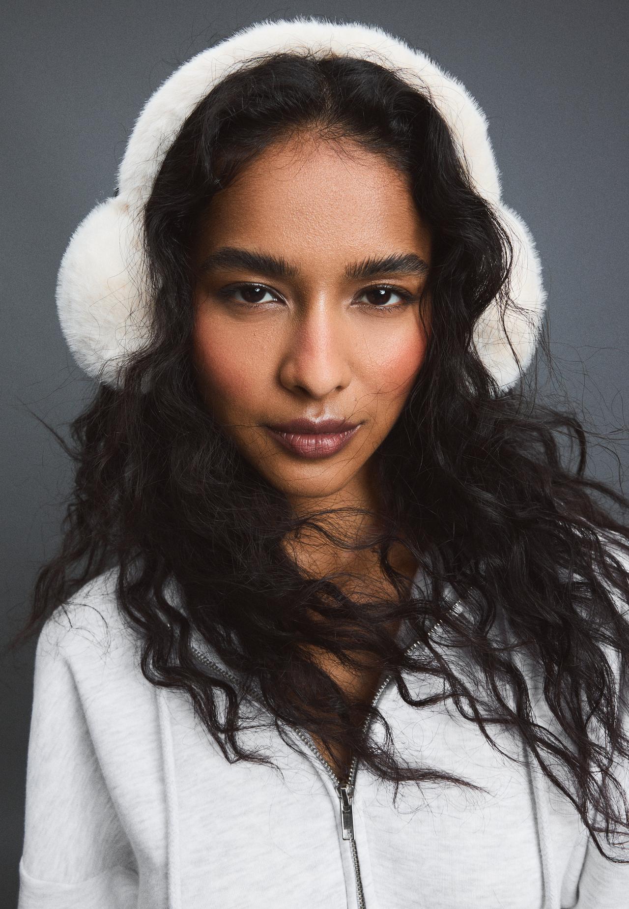 Faux fur earmuffs — Ecru