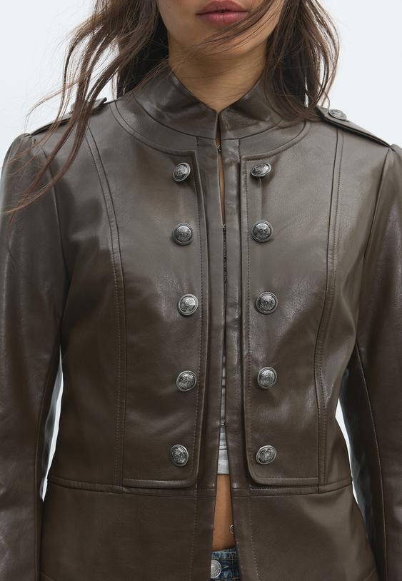 blazer de polipele com botoes gravados