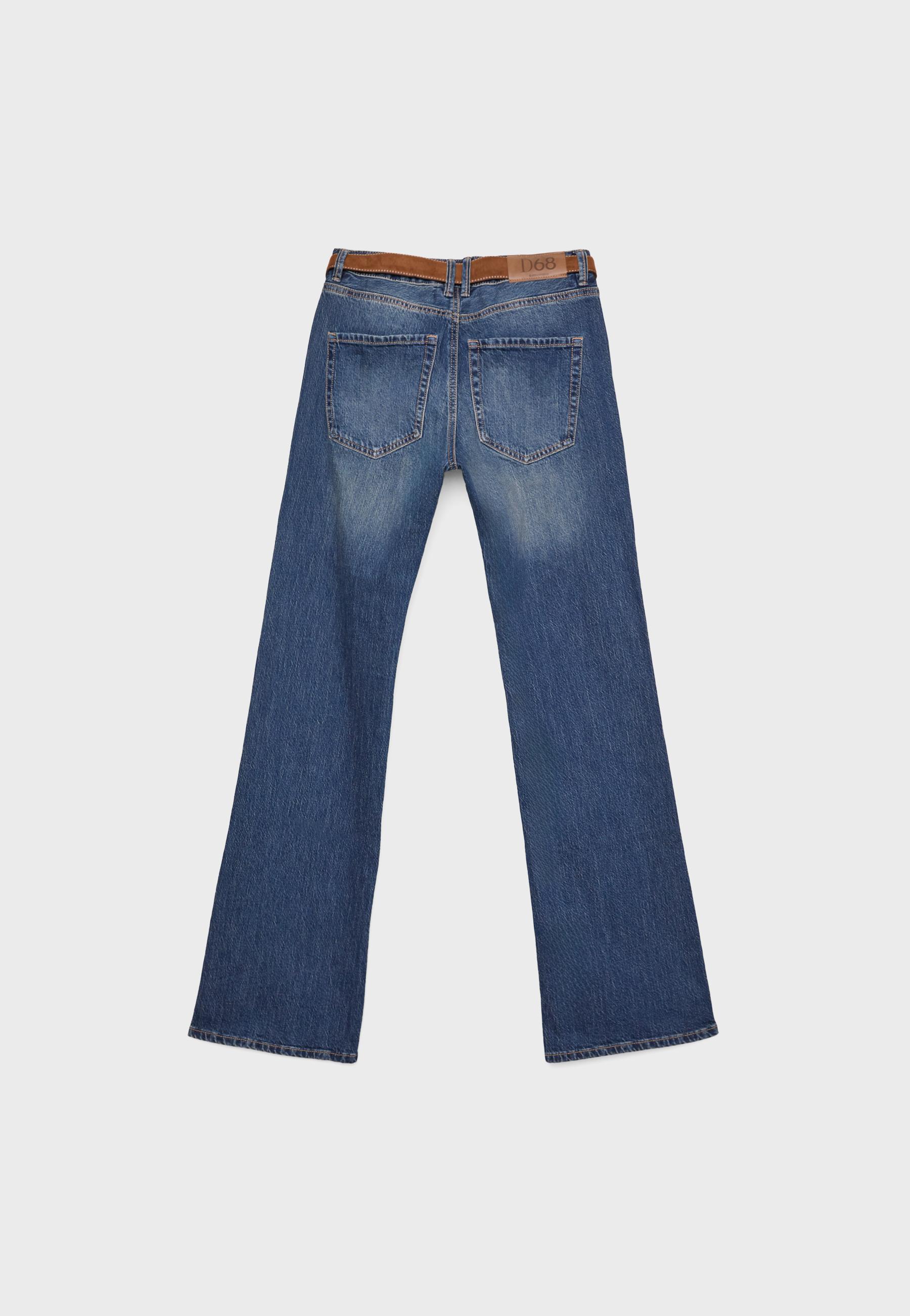 D68 Boot-cut jeans with belt