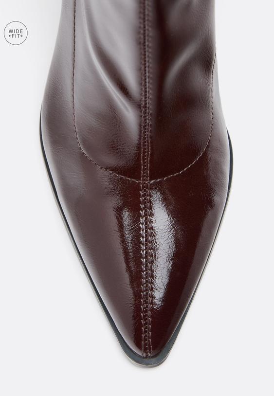 Stradivarius Wide Fit. Μποτίνια Με Τακούνι Όψη Δέρματος Σκούρο Κόκκινο 40