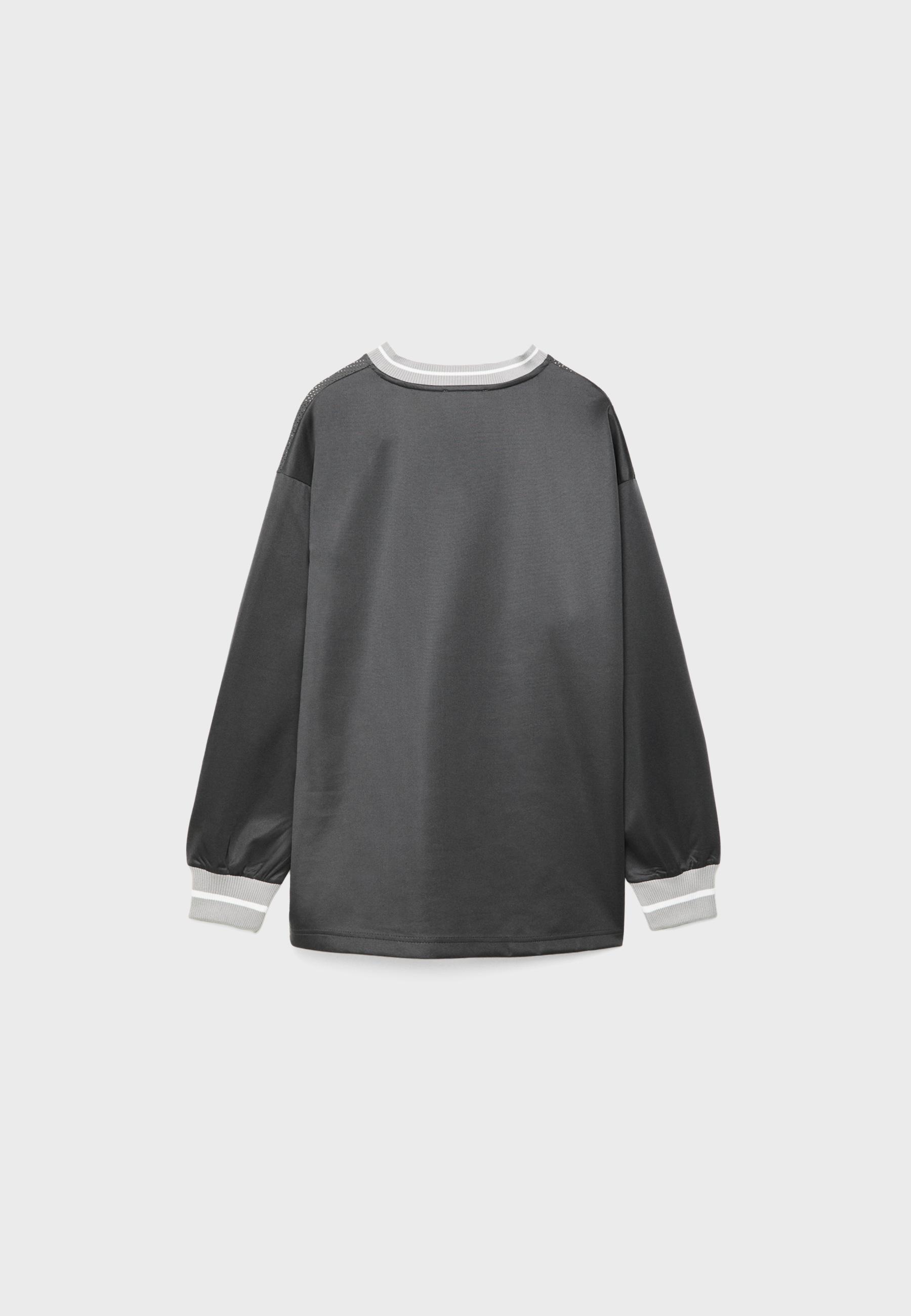 Embroidered oversize T-shirt - Women's fashion Embroidered oversize T-shirt - Women's fashion