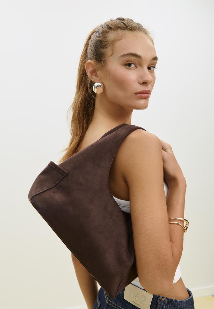 umhangetasche-mit-taschen-in-wildlederimitat