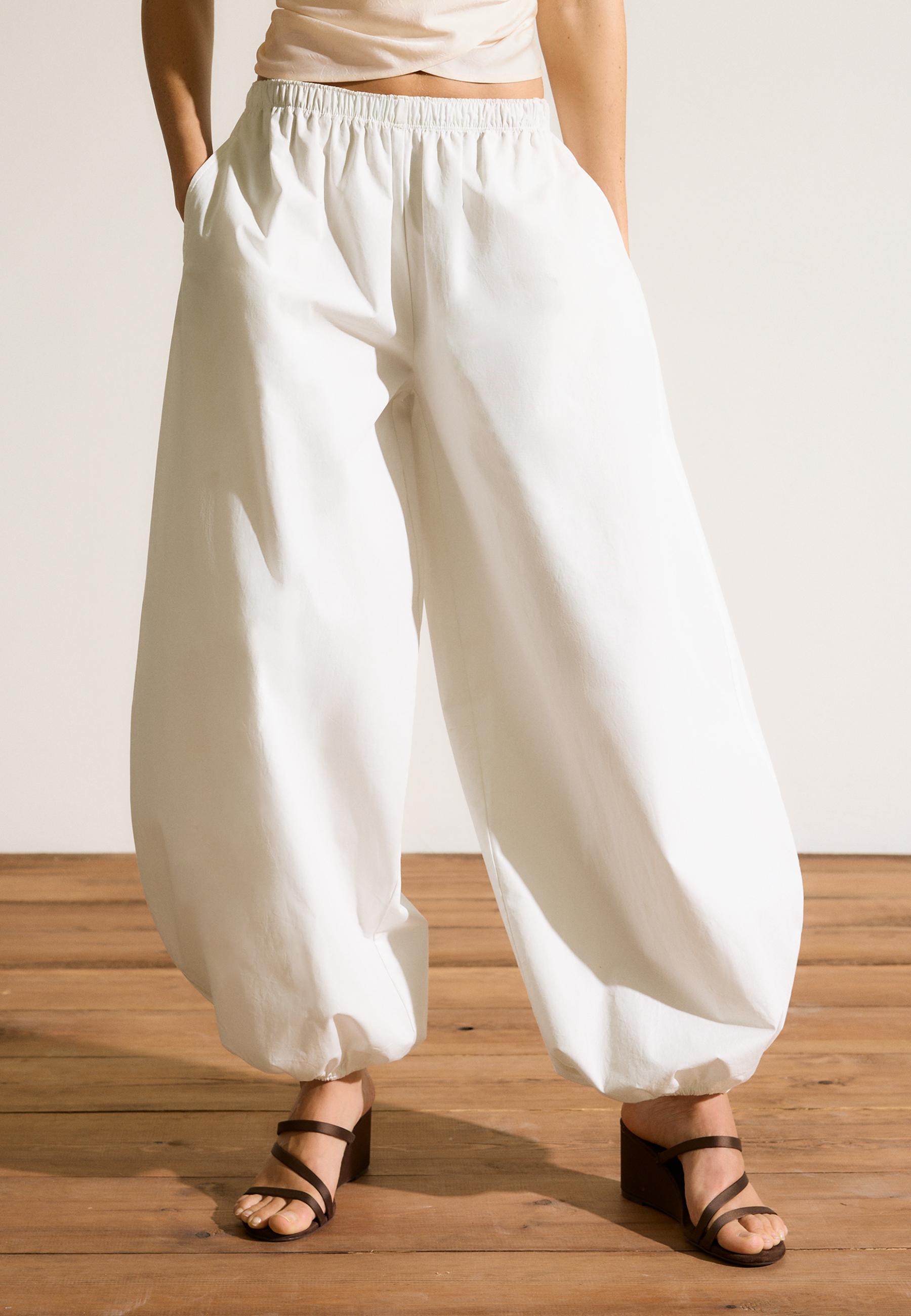 Printed voluminous trousers — White