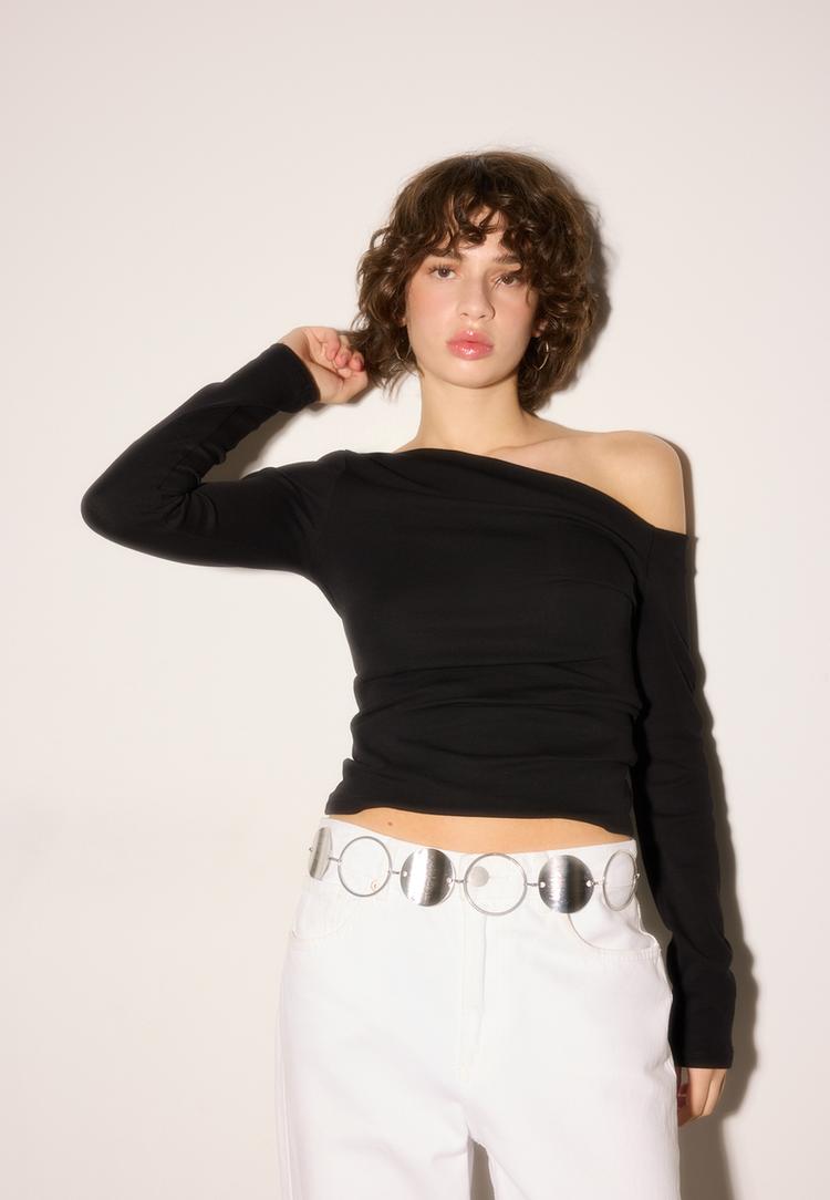 asimetrik yakalı tisort