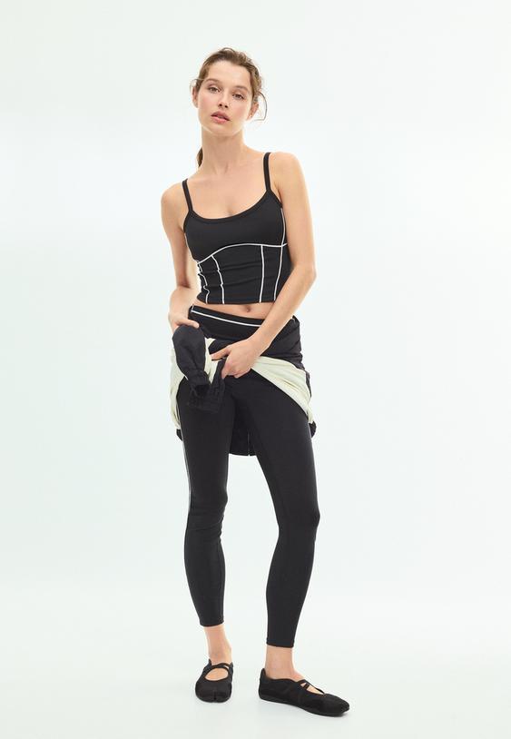top cropped con dettaglio piping