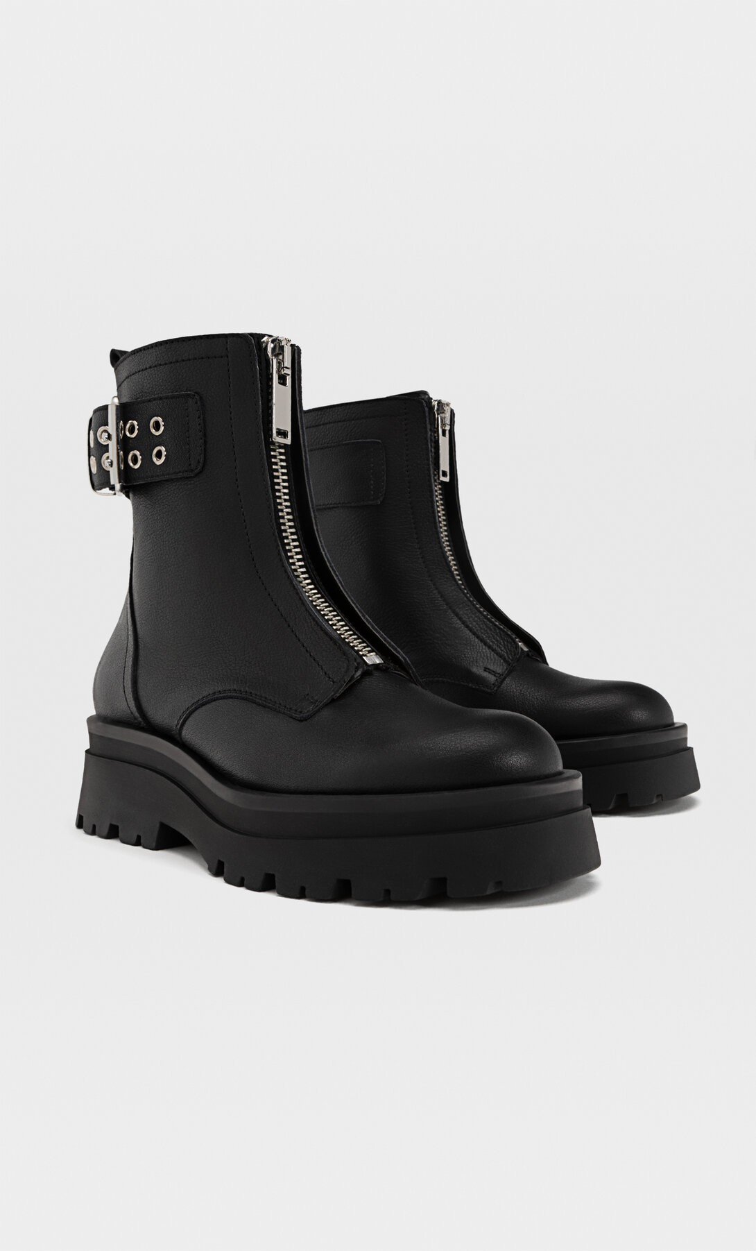 STR_Flat leather ankle boots with zips_2